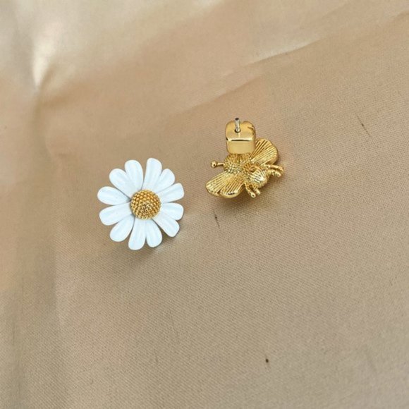 Kate Spade Asymmetric Bee Daisy Flower Earrings